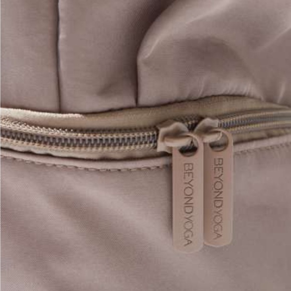 NWT BEYOND YOGA Convertible Gym Bag - Picture 5 of 10